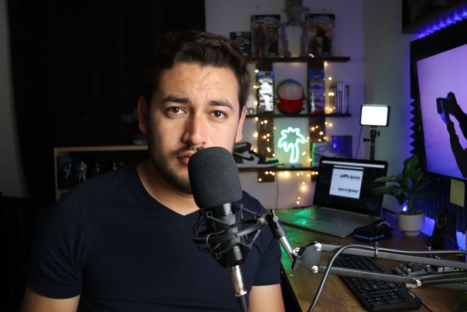 desk microphone video